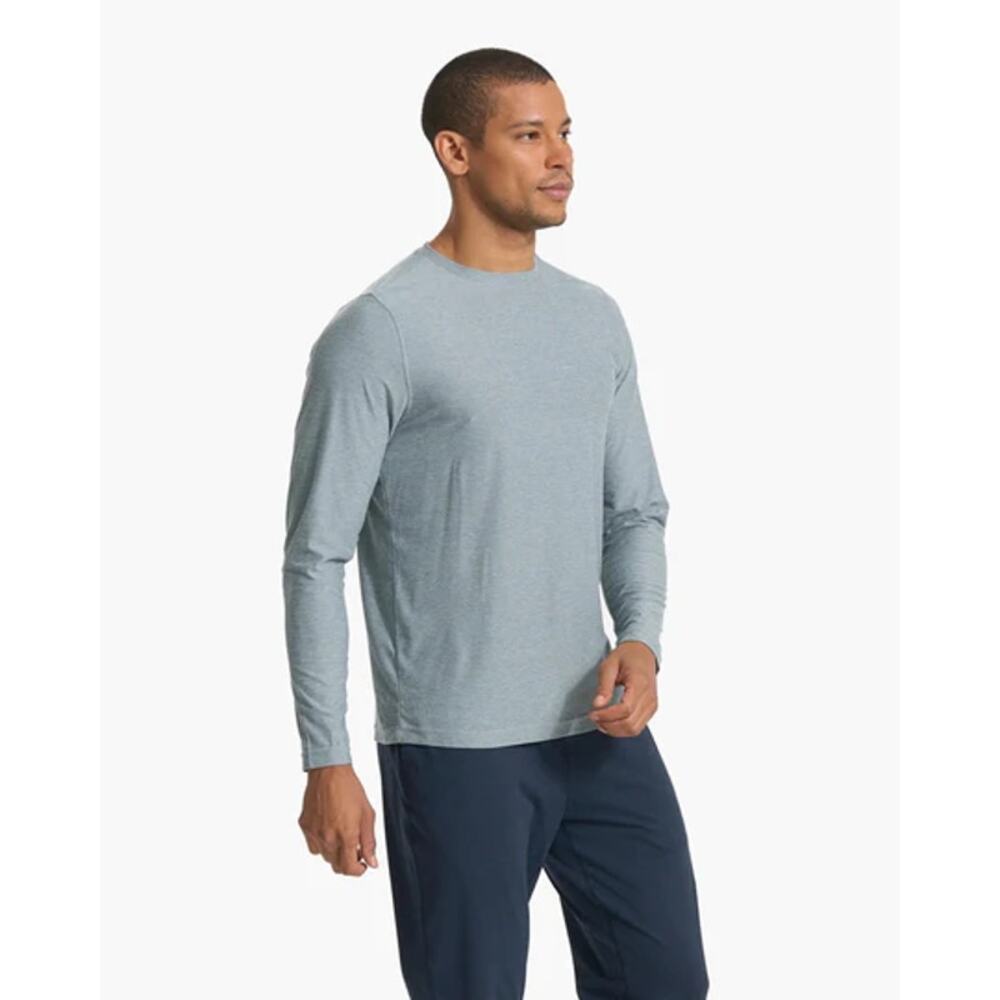 Vuori Strato Tech T-Shirt Men Size X-Large Blue Long Sleeves Crew Neck Polyester